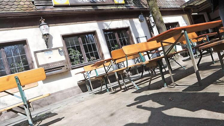 Am Annafest 2015 wurden auf dem Neder-Keller zwei Security-Männer mit Bierbänken und Fäusten angegriffen. Ein Opfer verlor dabei einen Zahn.  Foto: Barbara Herbst