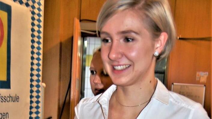 Zweite Siegerin bei den Restaurantfachleuten wurde Melanie Bachmann (19), Auszubildende im dritten Lehrjahr im Restaurant Tor zum Steigerwald (Gerolzhofen)