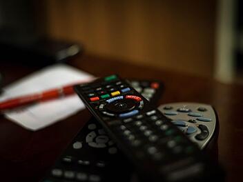 Du hast keine Lust am Wochenende wegzugehen, sondern willst lieber entspannte Abende vor dem Fernseher verbringen? Dann haben wir hier unsere TV-Tipps. Symbolbild: pixabay