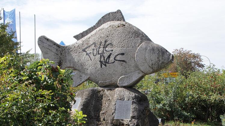 Der Verfasser dieser Aufschrift ist ermittelt ermittelt und muss sich nun strafrechtlich verantworten.  Foto: Christian Bauriedel (Archiv)