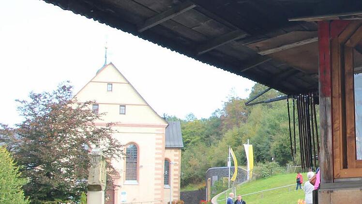 Silvya Mathes täglicher Blick vom Kiosk auf die Kirche - bald ist er Vergangenheit.