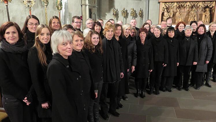 Das Ensemble Vokal Münnerstadt freut sich auf das Weihnachtskonzert in der Stadtpfarrkirche.  Foto: Peter Rottmann