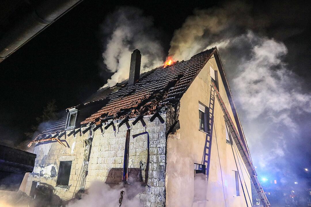 Wohnhaus im Kreis Erlangen-Höchstadt brennt ab