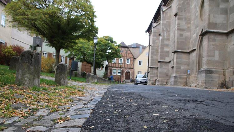 Der Kirchplatz dürfte derzeit in der Rangliste der schlechtesten Straßen einen vorderen Platz belegen. Die Stadt will das Umfeld im nächsten Jahr angehen. Doch es gibt noch viel mehr zu tun. Thomas Malz