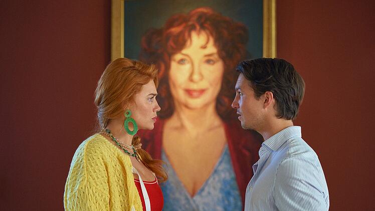 Ivy (Palina Rojinski) trifft ihren Ex Paul (Tim Oliver Schultz).