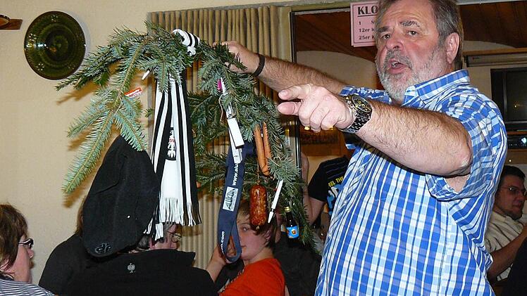 Norbert Volk war als Auktionator im Einsatz. Foto: Klaus-Peter Wulf