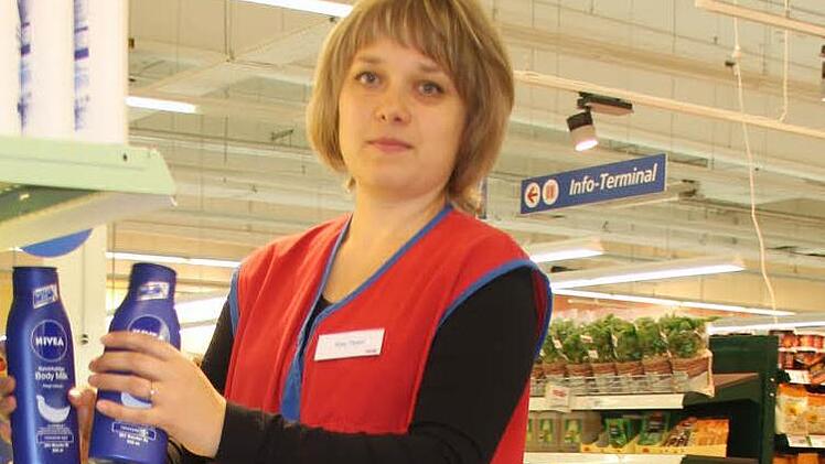 Valentina Taran ist froh, eine Ausbildung als Verkäuferin machen zu können. Genau das sei ihr Wunsch gewesen, der ihr durch das Jobcenter Coburg-Stadt erfüllt werden konnte. Foto: Helke Renner