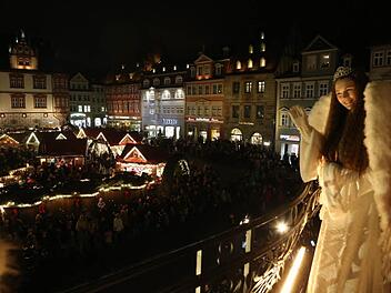 Das Coburger Christkind eröffnete Ende November den 2014er Weihnachtsmarkt auf dem Marktplatz. Foto: Barbara Herbst
