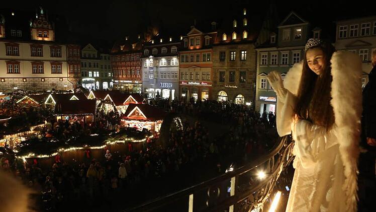 Das Coburger Christkind eröffnete Ende November den 2014er Weihnachtsmarkt auf dem Marktplatz. Foto: Barbara Herbst