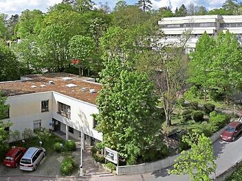 1973 wurde der Gebäudekomplex des Diakonisch-Sozialen Zentrums zwischen Johann-Strauss-Platz und Hofgarten eingeweiht.Foto: Volkmar Franke / www.hochbild-design.de
