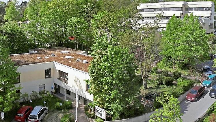 1973 wurde der Gebäudekomplex des Diakonisch-Sozialen Zentrums zwischen Johann-Strauss-Platz und Hofgarten eingeweiht.Foto: Volkmar Franke / www.hochbild-design.de