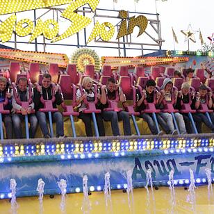 Bis zu 28 Personen können gleichzeitig Top Spin fahren. Die Fahrt dauert zwischen drei und vier Minuten und kann in der Geschwindigkeit geregelt werden. Das Top Spin ist nichts für Menschen mit Höhenangst.