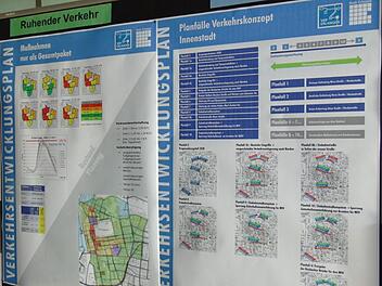 Das Konzept zur Reduzierung des Verkehrs in der Erlanger Innenstadt ist schon weit fortgeschritten.    Foto: Petra Malbrich