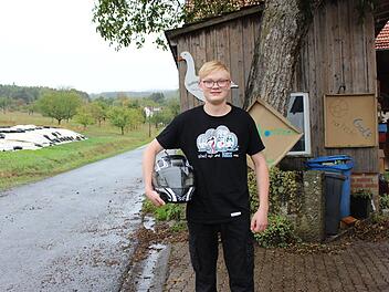 Jan Heinle fährt täglich mit dem Roller zu seiner Ausbildung nach Weißenbach - bei fast jedem Wetter. Foto: Julia Raab
