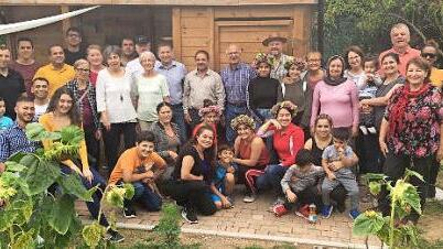 Eine bunt gemischte Gesellschaft feierte das Sommerfest des Asylkreises Lauteral.  Foto: Christine B&uuml;hling