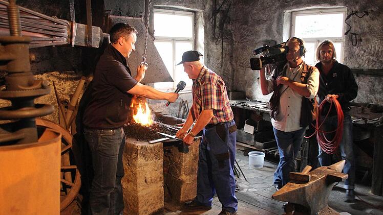 Erwin Kirchner hatte für die Fernsehleute mehrere "heiße Eisen" im Feuer.