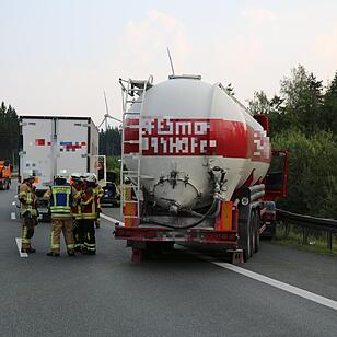 Unfall auf A9: Helfer retten bewusstlosen Lkw-Fahrer