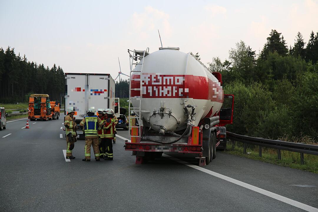 Unfall auf A9: Helfer retten bewusstlosen Lkw-Fahrer