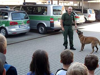 Der Besuch bei der Polizei kommt jedes Jahr gut an und darf im Ferienprogramm nicht fehlen. Foto: Richard Sänger (Archiv)