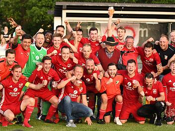 Der FSV Phönix Buttenheim ist am Ziel einer langen Reise angekommen: Durch den 3:1-Sieg im entscheidenden Relegationsspiel gegen den TSV Meeder machte die Truppe von Trainer Thomas Beck  den Aufstieg in die Bezirksliga perfekt. Gunther Czepera