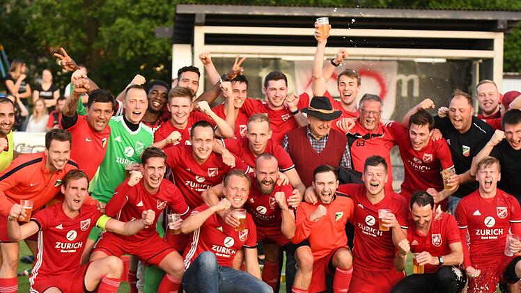 Der FSV Phönix Buttenheim ist am Ziel einer langen Reise angekommen: Durch den 3:1-Sieg im entscheidenden Relegationsspiel gegen den TSV Meeder machte die Truppe von Trainer Thomas Beck  den Aufstieg in die Bezirksliga perfekt. Gunther Czepera