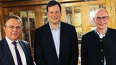 Holger Then (Mitte) begrüßte Hans-Peter Friedrich (l.) und Landrat Christian Meißner.