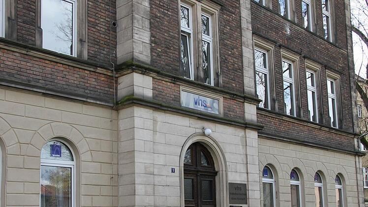 Über den Standort der Volkshochschule in der Kulmbacher Straße 1 ist sich der Stadtrat einig - nur nicht über das weitere Vorgehen in Sachen Ansiedlung neuer Bildungsträger. Foto: Archiv