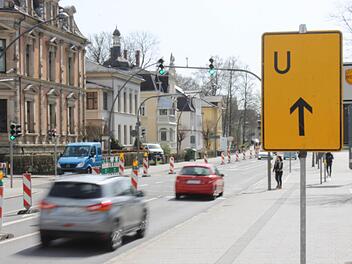 Ab dem 11. April werden noch mehr Umleitungsschilder in der Innenstadt auftauchen. Dazu werden einige Straßen, wie hier die Lossaustraße, zur Einbahnstraße. Foto: Dominic Buckreus