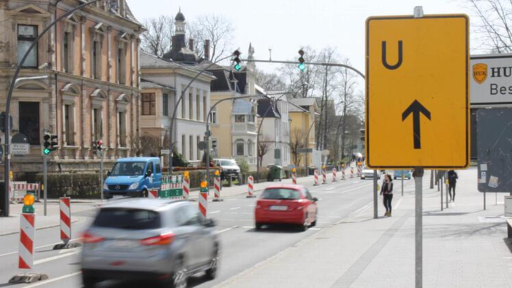 Ab dem 11. April werden noch mehr Umleitungsschilder in der Innenstadt auftauchen. Dazu werden einige Straßen, wie hier die Lossaustraße, zur Einbahnstraße. Foto: Dominic Buckreus