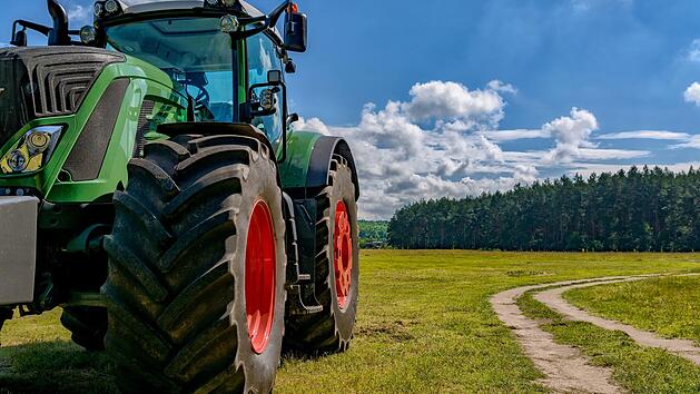 13-J&auml;hriger &uuml;berf&auml;hrt mit Traktor Fahrrad &ndash; und braust dann einfach weiter