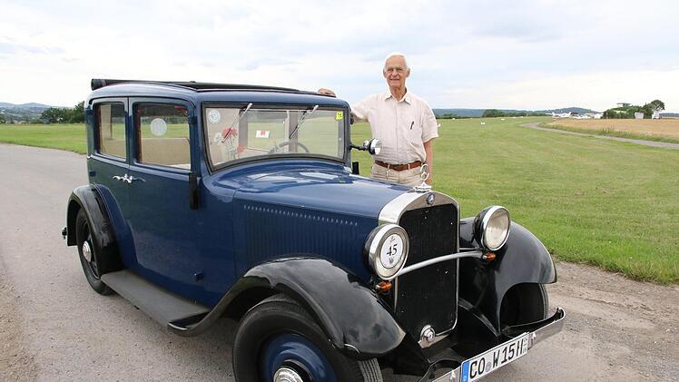 Curt Heumann mit seinem Benz 170 Foto: Desombre