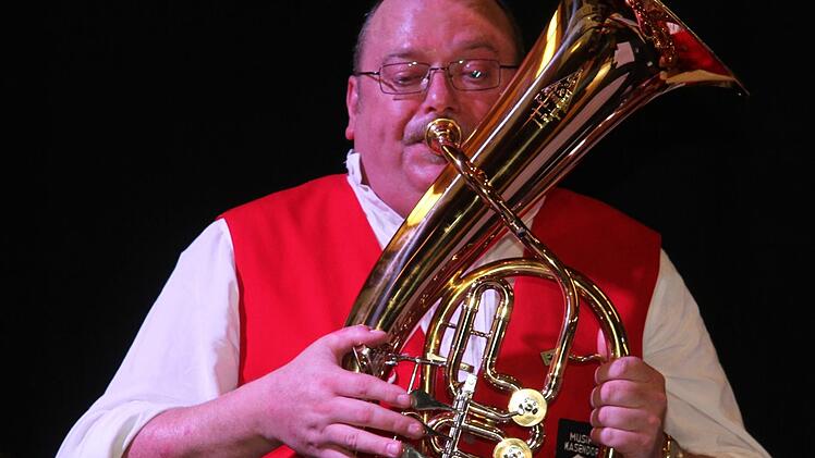 Wilfried Spielbühler überzeugte nicht nur bei seinen Solo-Passagen -er hat den Kasendorfer Musikanten auch die Polka "Musikantenliebe" spendiert.