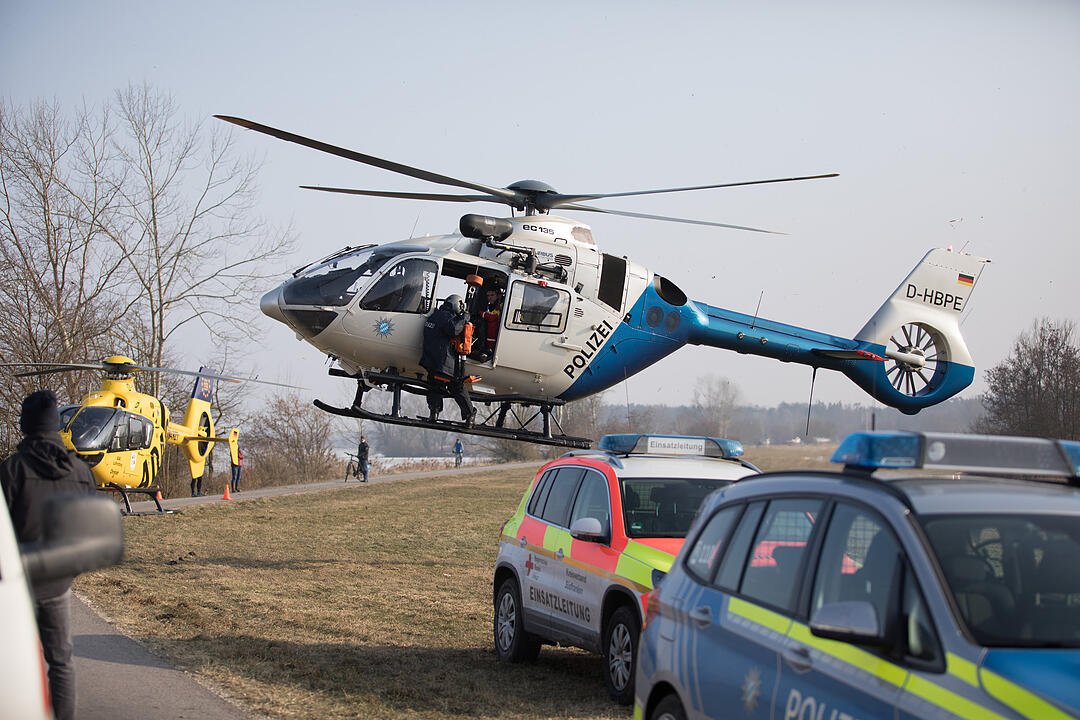 Person bricht in Altmühlsee ein
