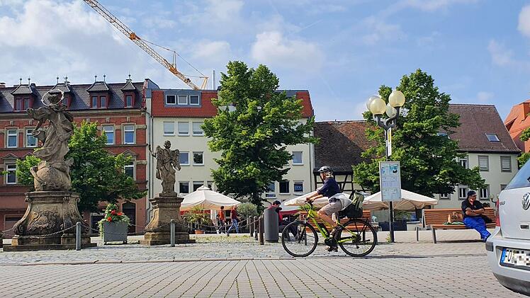 Der Paradeplatz in Forchheim soll einen "einladenden Charakter" bekommen: Seit Dienstag steht fest, welche Baumsorte neu gepflanzt werden sollen. Foto: Ronald Heck