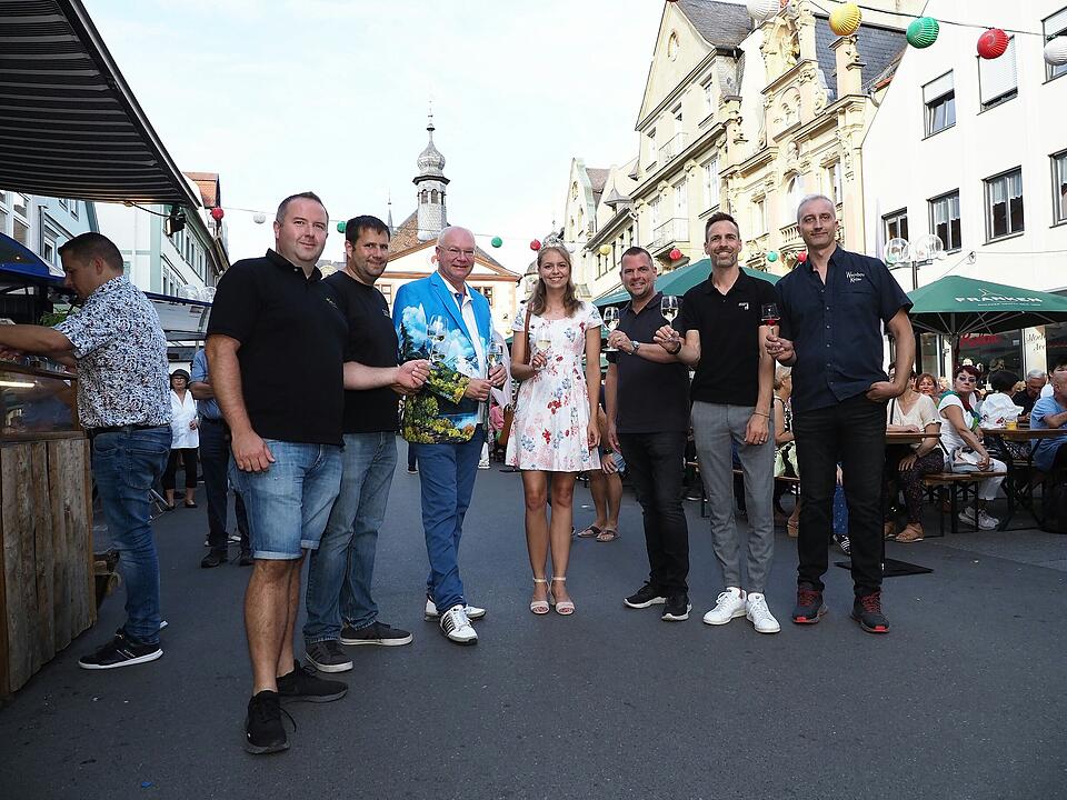 Authentische Saaletal-Weine, Spitzen-Bands und kulinarische Köstlichkeiten.