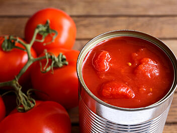 Dosentomaten, Tomaten aus der Dose, passierte Tomaten, Tomatensoße