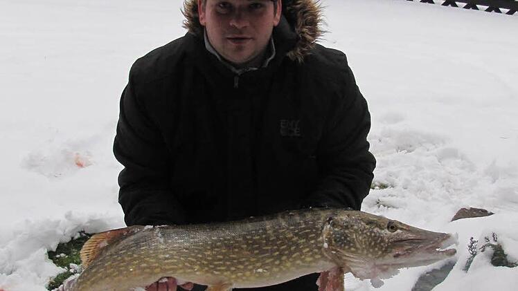 Mario Büttner vom ASV Ramsthal fing einen kapitalen Hecht. Foto: Lomb