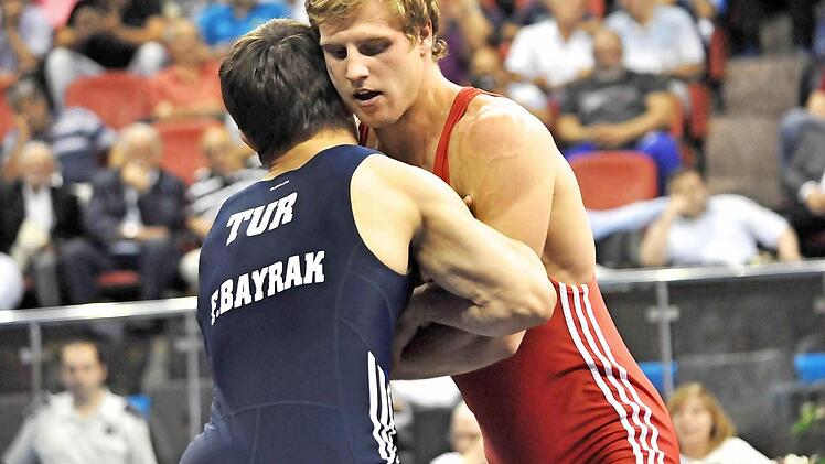 Hannes Wagner besiegte im Finale der Europameisterschaft Lokalmatador Furkan Bayrak.  Foto: Jörg Richter