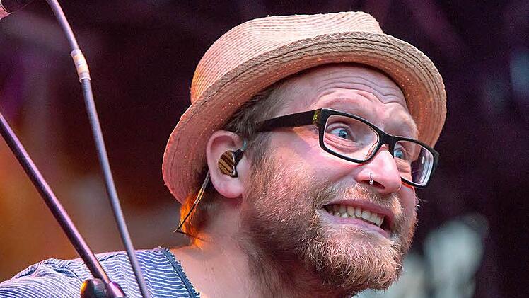 Gregor Meyle hat binnen kürzester Zeit sein Publikum gefunden. Am Freitag auch in Tambach. Das Konzert war proppenvoll.