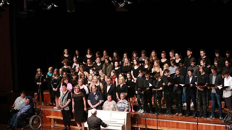 Impressionen vom Sommerkonzert des Gymnasiums Ernestinum im Coburger KongresshausFoto: Jochen Berger