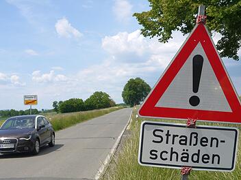 Sorgenkind: Der Landkreis Coburg würde die Kreisstraße zwischen Meeder und Kleinwalbur gerne ausbauen. Ob er alle dafür notwendigen Grundstück bekommt, ist noch fraglich. Dennoch laufen die Pläne für das Millionenprojekt erst einmal weiter.Berthold Köhler