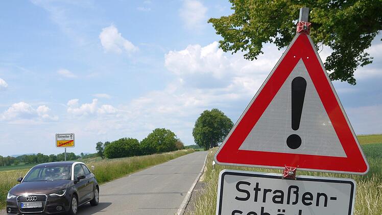 Sorgenkind: Der Landkreis Coburg würde die Kreisstraße zwischen Meeder und Kleinwalbur gerne ausbauen. Ob er alle dafür notwendigen Grundstück bekommt, ist noch fraglich. Dennoch laufen die Pläne für das Millionenprojekt erst einmal weiter.Berthold Köhler