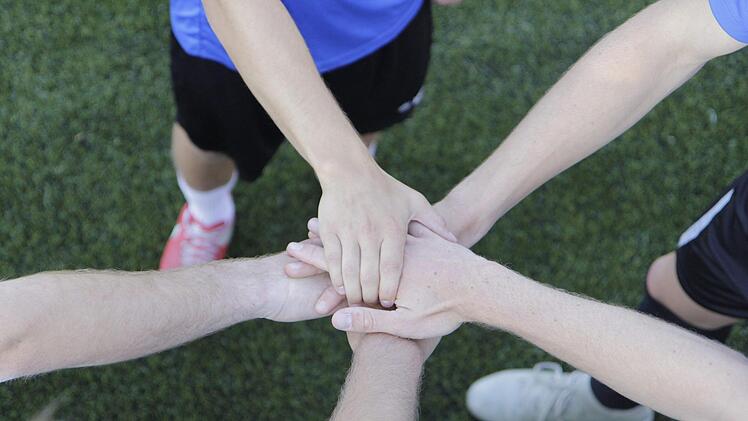 Immer mehr Fu&szlig;ball-Vereine suchen sich Kooperationspartner. Jannik Reutlinger