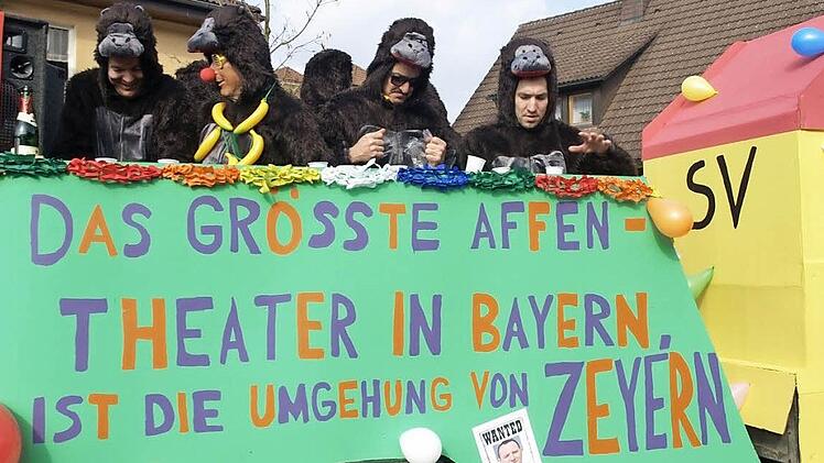 Für Faschingsnarren gehört es dazu, auch heiße Eisen anzupacken. Insgesamt heißt es im Kreis Kronach aber: lieber regionale Themen als die große Politik. Im vergangenen Jahr nahmen beispielsweise die Steinwiesener ihre Nachbarn aus Zeyern auf die Schippe. Foto: Archiv/Susanne Deuerling