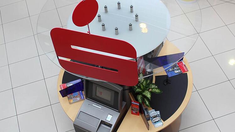Die Sparkasse Höchstadt will ihren Kunden in ihren Filialen ein attraktives Ambiente bieten. Foto: Peter Groscurth