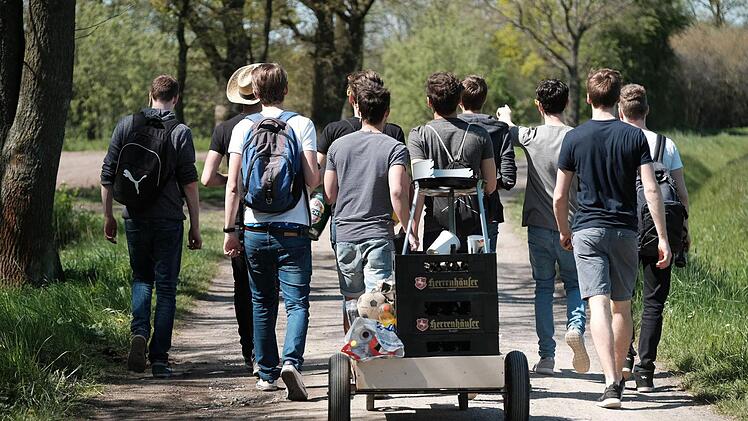 Vatertag Symbolbild: Peter Steffen, dpa