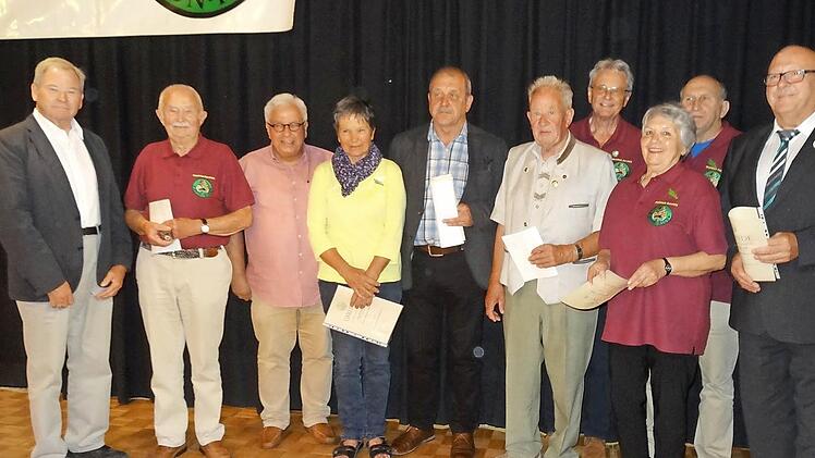 Eine Reihe von Rhönklub-Mitgliedern wurde ausgezeichnet. Fotos: Eckert