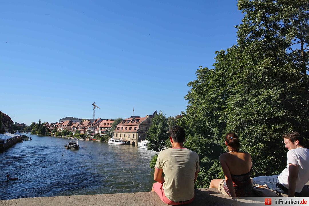 Sonniger Auftakt der Sandkerwa 2016