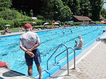 Der Kiosk im Egloffsteiner Freibad hat inzwischen wieder einen Pächter.  Foto: Reinhard Löwisch