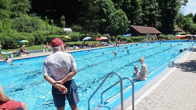 Der Kiosk im Egloffsteiner Freibad hat inzwischen wieder einen Pächter.  Foto: Reinhard Löwisch